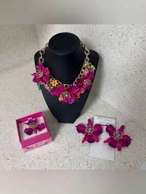 BETSEY JOHNSON Fuchsia Orchid Statement Necklace & Ring & Earrings Set